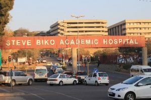 Familie word van bakpoort na stuurpoort gestuur by Steve Biko Hospitaal na seun se ongeluk